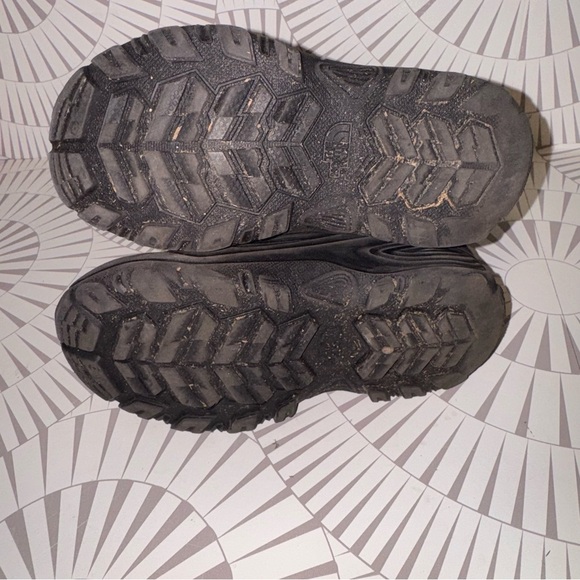 The North Face Alpenglow IV Youth Unisex Lace Boot in Black Size 1 - Picture 8 of 11